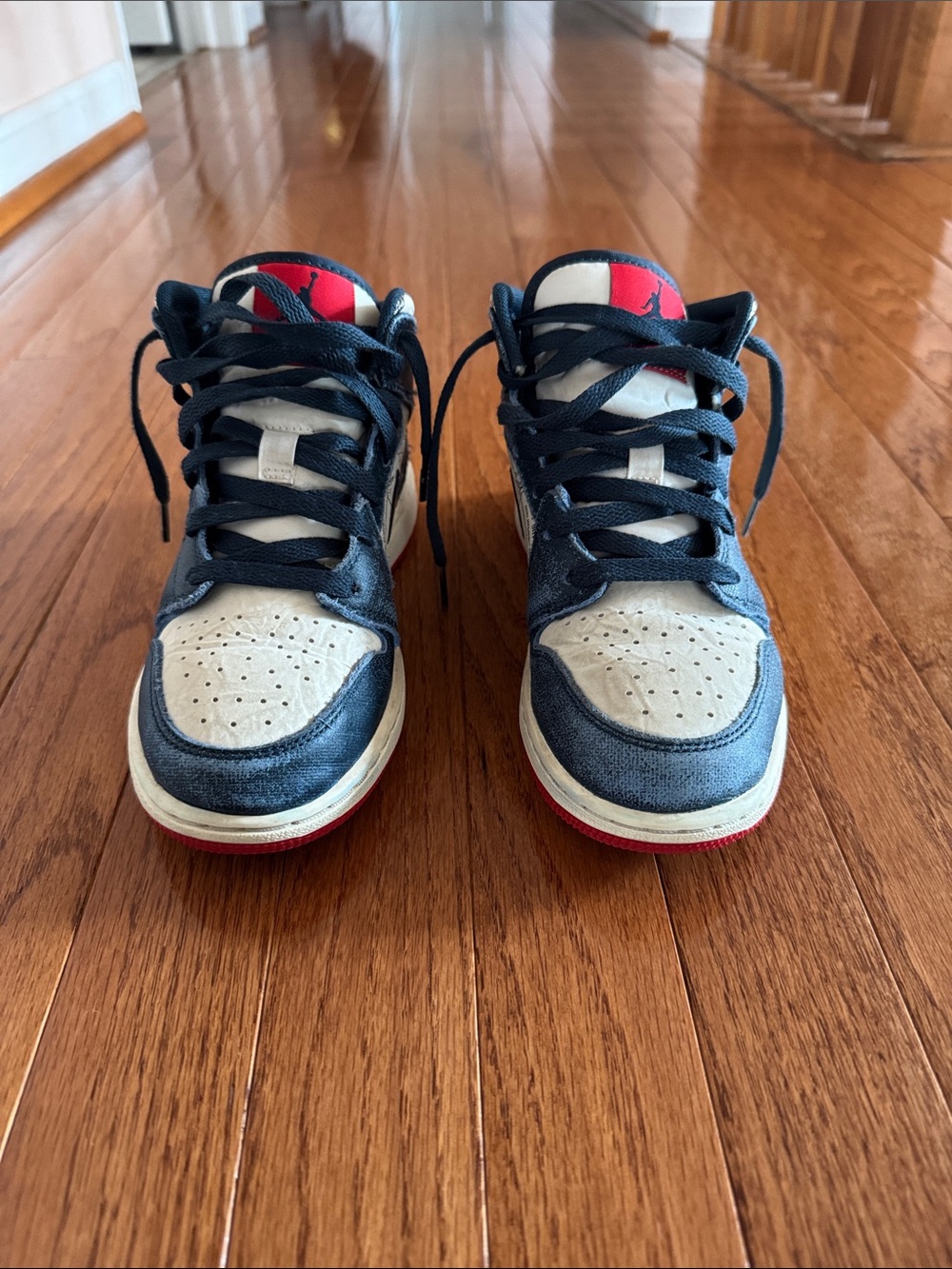 🎉Nike- Mid-Top Jordan(Size 3.5)🎉